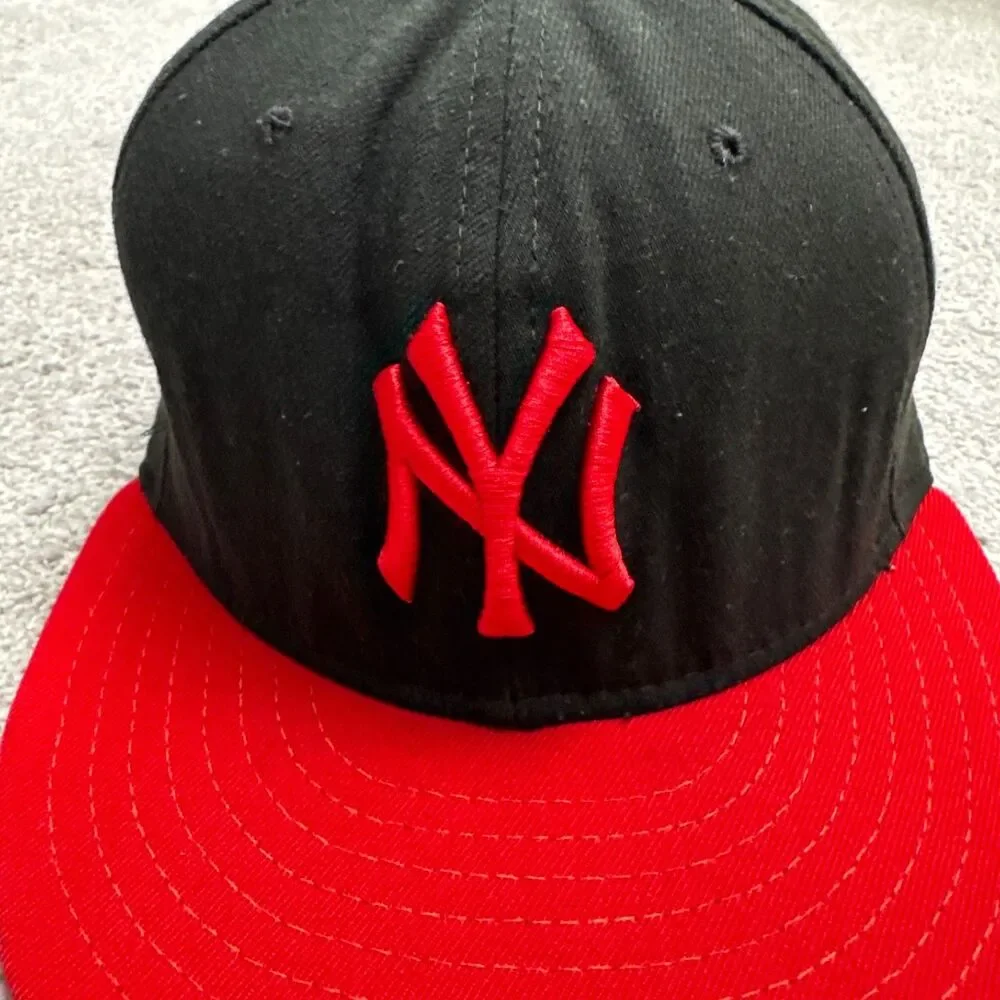 New Era 59FIFTY New York Yankees Hat Size 7 1/2 Black Red Fitted Baseball Cap